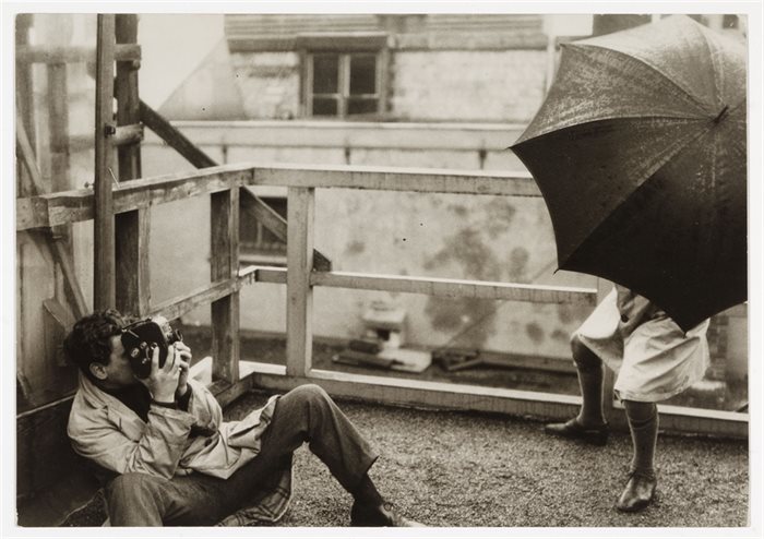 Joris Ivens filmt Regen, foto Germaine Krull, 1929.